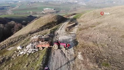 Kaçak hafriyat dökümüne jandarmadan suçüstü... Yakalanan sürücüden pişkin cevap: " Herkes döküyor"