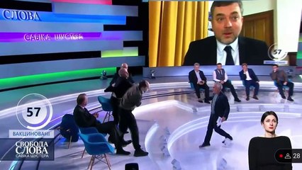Gazeteci, Ukraynalı parlamentere canlı yayında tokat attı!