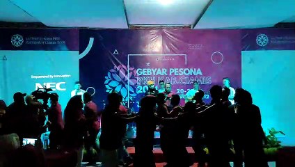 DELISA HERLINA, MENCARI  ALASAN.