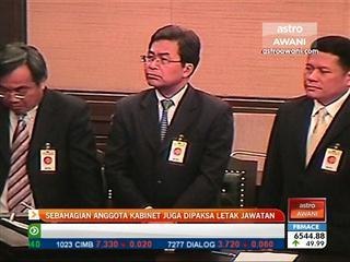Sebahagian anggota kabinet juga dipaksa letak jawatan