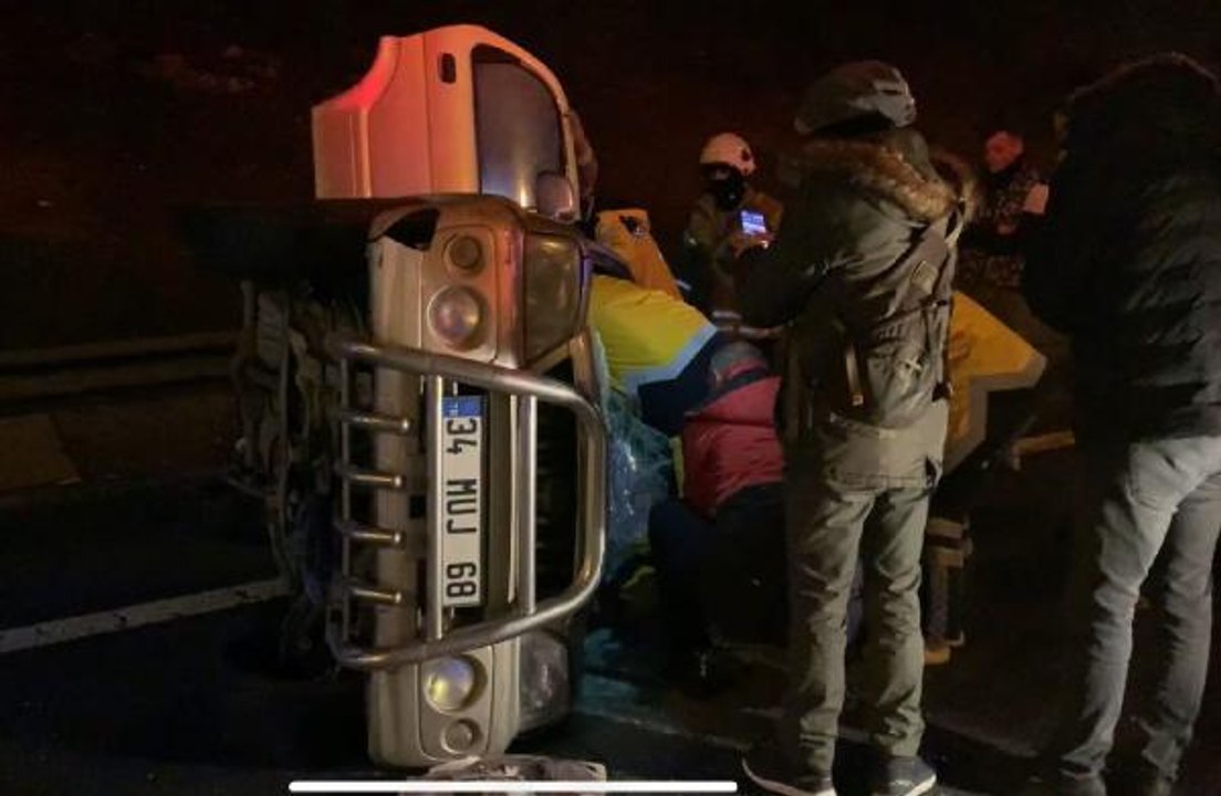 Sürücüsünün direksiyon başında uyuduğu otomobil cipe çarptı: 1 yaralı