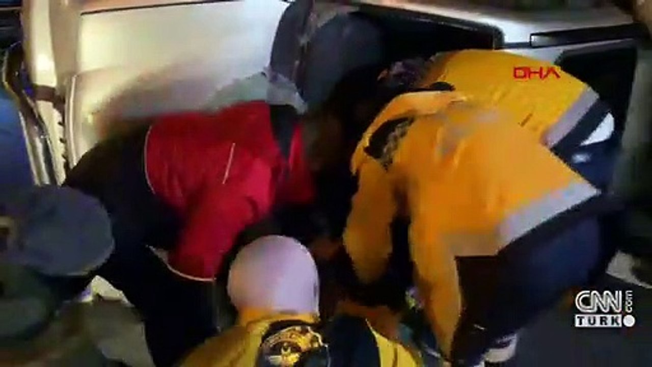 Sürücüsünün direksiyon başında uyuduğu otomobil cipe çarptı: 1 yaralı