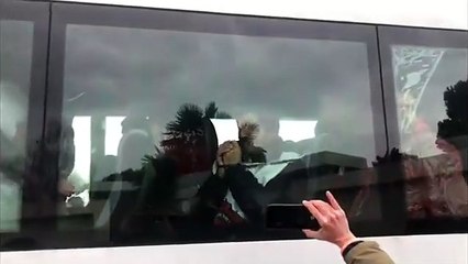 Videodaki işçinin elleri kelepçeli Adı Gülabi Aksu