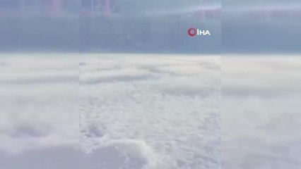 Aniden bastıran dolu Antalya'da golf sahalarını beyaza bürüdü