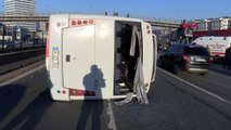 Ataşehir'de kontrolden çıkan midibüs devrildi, sürücü gözyaşı döktü