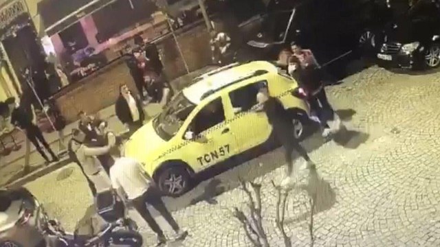 Motosikletle gelip havaya ateş açtı!