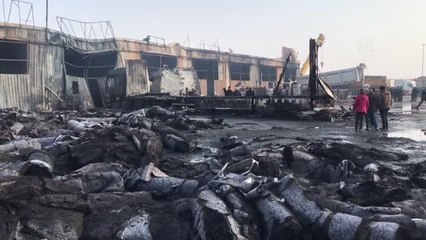 Sanayi sitesinde çıkan yangında 10 dükkan ve 3 tır yandı