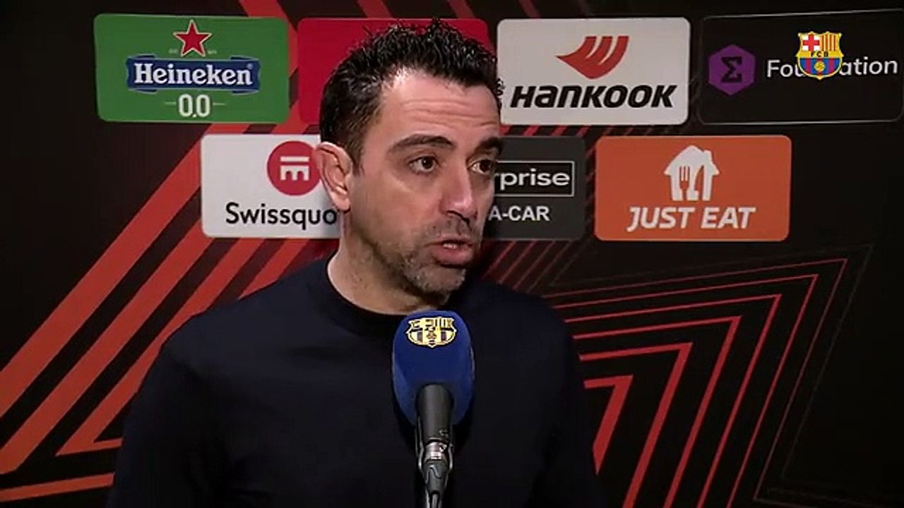 Xavi y Jordi Cruyff animan a Ferran Torres tras el Barça-Napoli / FCB