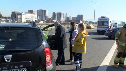 SULTANBEYLİ TEM'DE KAZA 2 YARALI