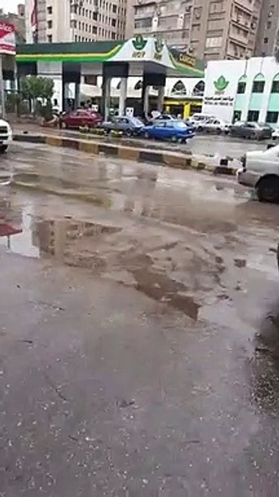 شوف المطر عمل ايه في الشوارع.. جولة في القاهرة بذروة الأخدود العلوي