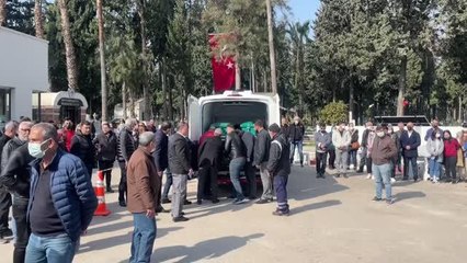 Bıçaklanarak öldürülen restoran çalışanının cenazesi defnedildi