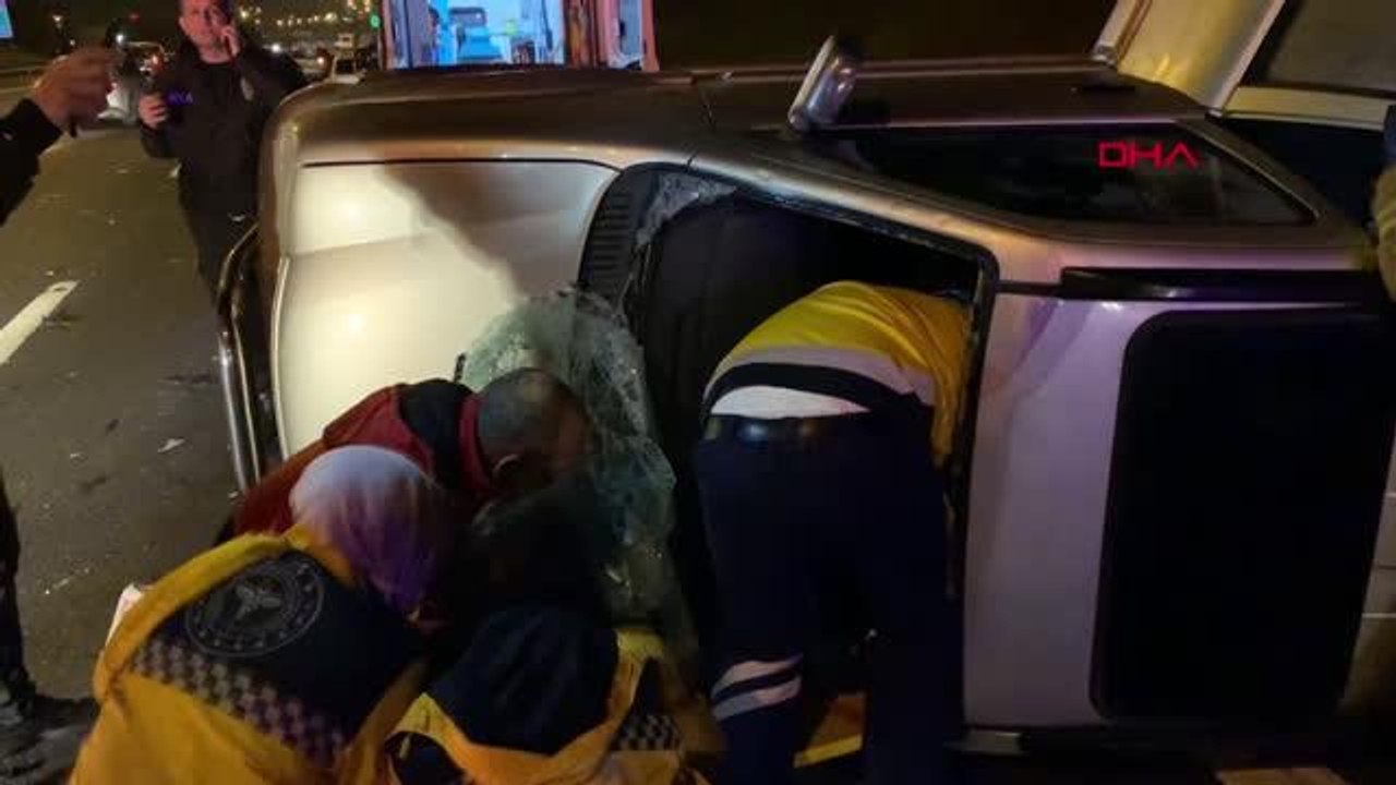 SÜRÜCÜSÜNÜN DİREKSİYON BAŞINDA UYUDUĞU OTOMOBİL CİPE ÇARPTI: 1 YARALI