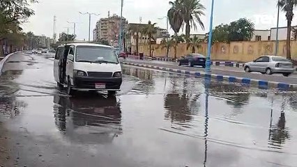 شاهد تساقط أمطار غزيرة على مناطق متفرقة بـ السويس