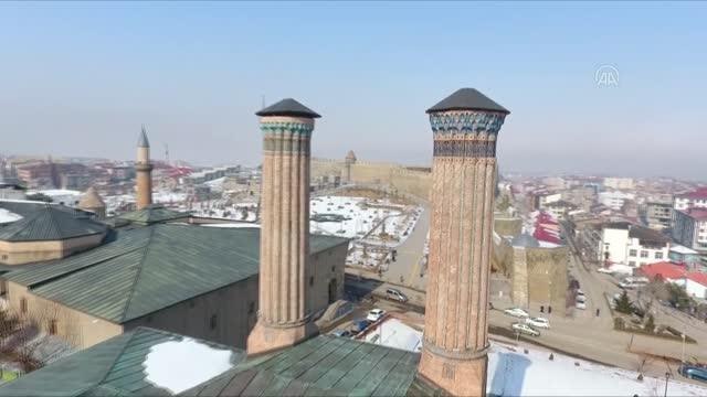 Dağ bisikleti tutkunları Palandöken Snow Downhill etkinliğinde buluştu