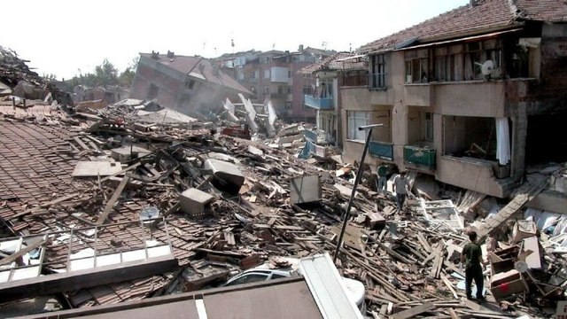 Deprem uzmanı Prof. Yaltırak: Doktor hastayı masada bıraktı, Marmara’daki evinizi bırakıp gidin