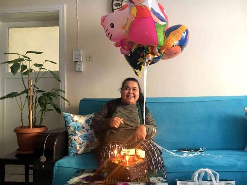 Son dakika haber: Bedensel ve zihinsel engelli Burçin'in yüzünü güldüren doğum günü sürprizi