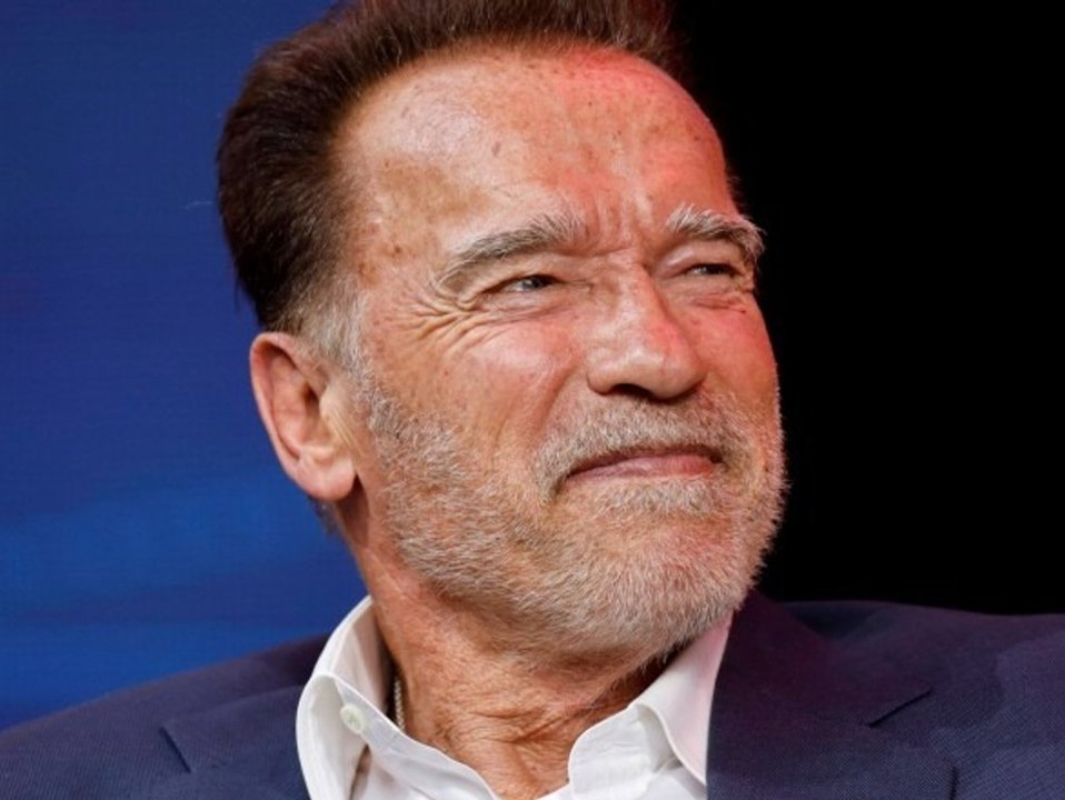 Arnold mit der Riesen-Schere: Schwarzenegger hat einen neuen Job!