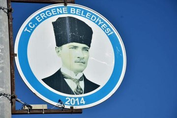 ATATÜRK RESİMLİ BELEDİYE TABELALARINI KIRAN ŞÜPHELİ GÖZALTINDA