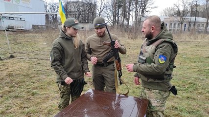 Ukraine crisis: Civilians undergo weapons training amid threat of Russian invasion | Ground Report