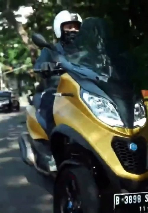 PIAGGIO MP3 500 HPE Sport Advance Review - video Dailymotion