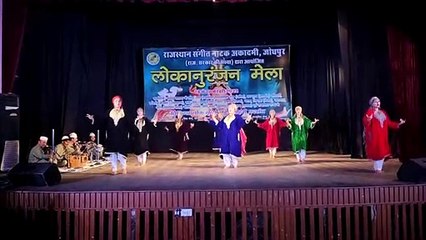 टाउन हॉल परिसर में सजा लोककलाओं का इन्द्रधनुष्