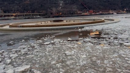 Télécharger la video: Point State Park floods as rivers rise