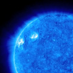 Dancing Magnetic Loops