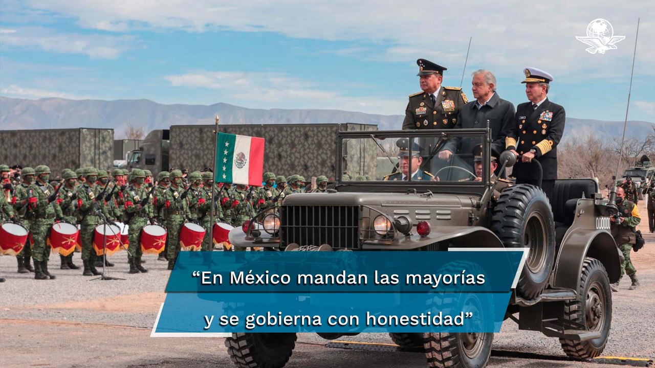 Estrategia golpista de medios "mercenarios" no ha hecho mella: AMLO en Día del Ejército