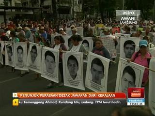 Penunjuk perasaan desak jawapan dari kerajaan