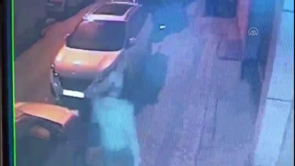 Otomobillerin farlarını çaldığı iddiasıyla 3 şüpheli yakalandı