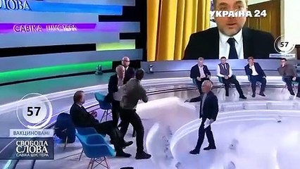 Putin’i övdü, tekme tokat dövüldü!
