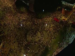 Hong Kong democracy protesters dig in at government HQ