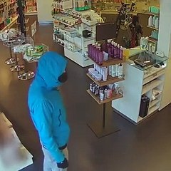 Roban en tres farmacias del Eixample de Barcelona
