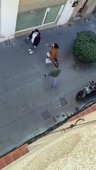 Maltratador agrede a su expareja en medio de la calle en Sant Feliu de Guíxols