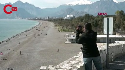 Antalya kışı erken uğurladı: Kar manzarası eşliğinde deniz
