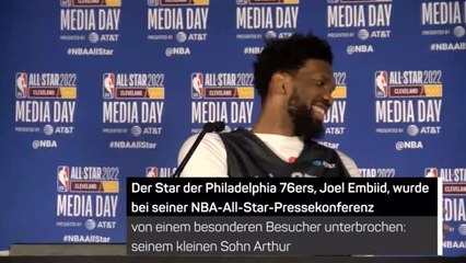 Wie putzig! Embiids Sohn crasht Pressekonferenz