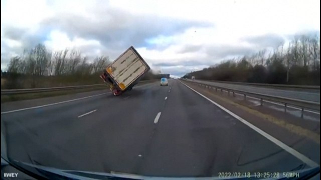 La tempête Eunice balaie le nord de l'Europe faisant au moins 16 morts et d'importants dégâts matériels