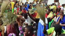 Mali: des manifestants célébrent le départ annoncé des soldats français