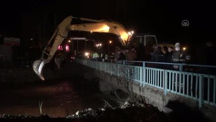 Mersin'de taşkın riski nedeniyle Alata Deresi üstündeki köprü trafiğe kapatıldı