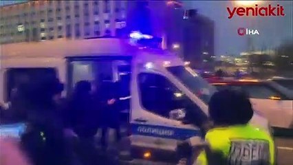 Ukrayna'ya saldıran Rusya'da halk ayaklandı: Putin'i tutuklayın!