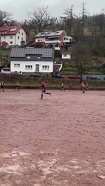 Traumtor vom VfL Eversen beim Gastspiel in Lütmarsen