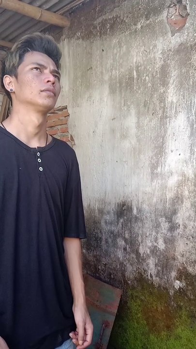 MERACUNI DIRI SENDIRI
