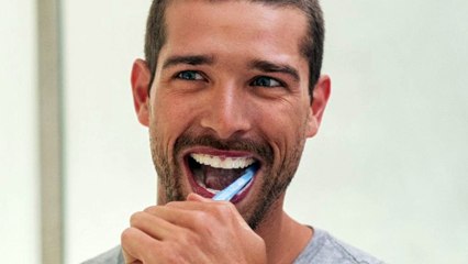 Non lavare i denti dopo aver bevuto caffè o spremuta il motivo