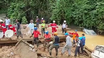Bombeiros de SC auxiliam nas buscas de Petropólis