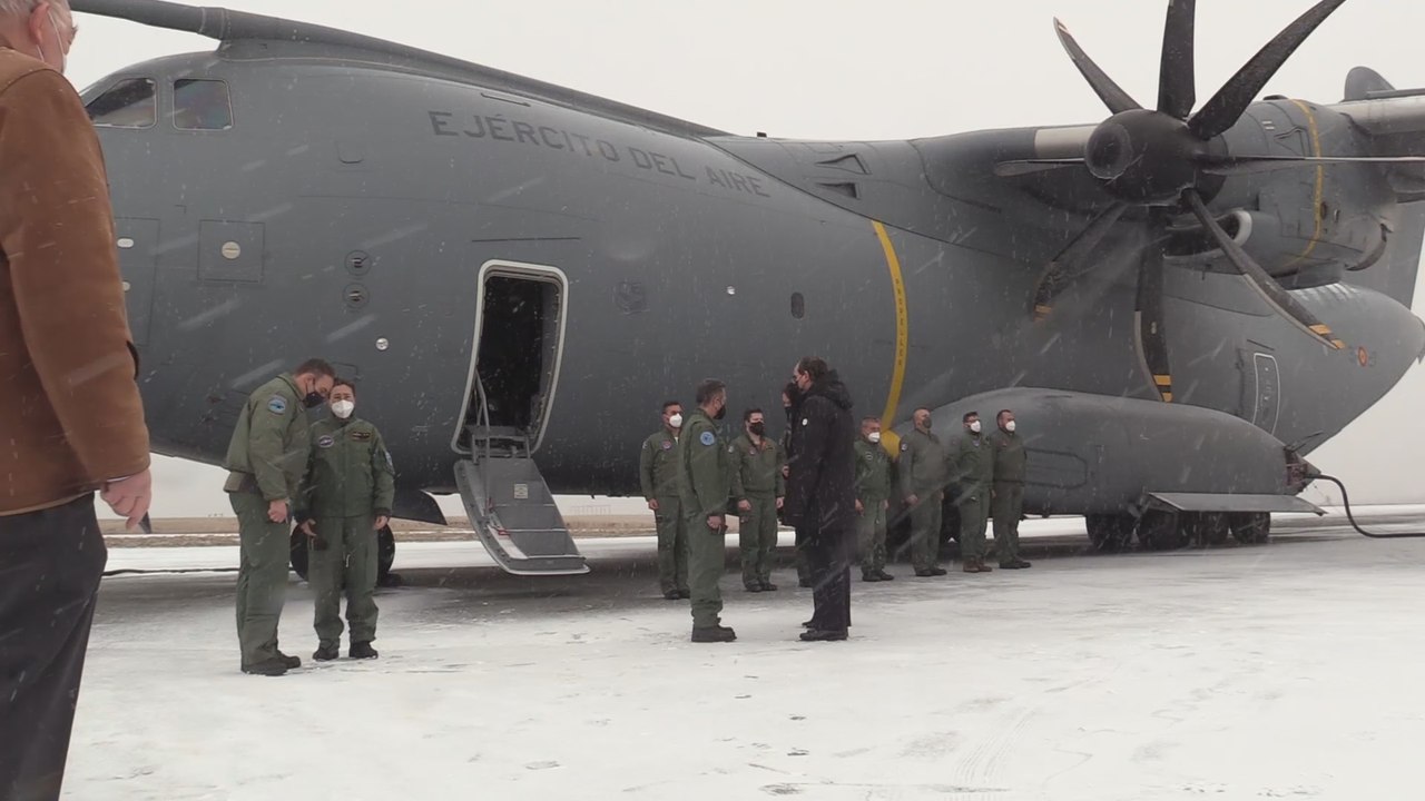 Aterriza en Terranova el A-400 que repatriará a marineros fallecidos en naufragio