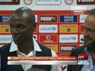 Pemain pertahanan Perancis Eric Abidal umum persaraan
