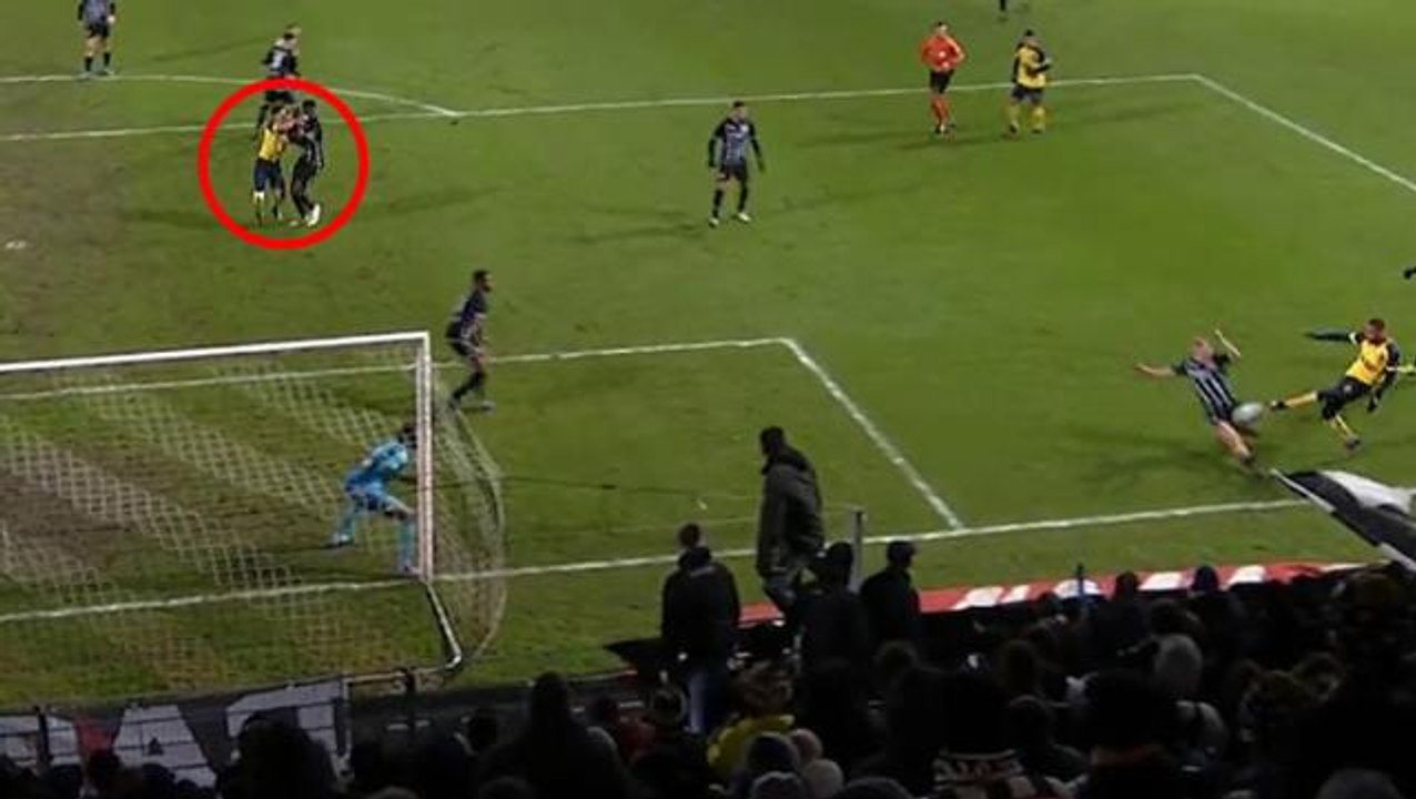 Ölümden kıl payı döndü! Galatasaraylı futbolcu yediği yumrukla bilincini kaybetti