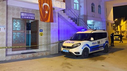 Camiye giren hırsız, imamı defalarca bıçakladı