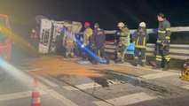 Bursa'da et yüklü kamyon virajı alamayarak devrildi: 1 ölü 1 yaralı