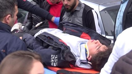 İşe başladığı gün kaza yapan motokuryenin bacağı kırıldı